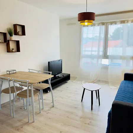 Апартаменты Avec Parking Proche Centre La Rochelle *