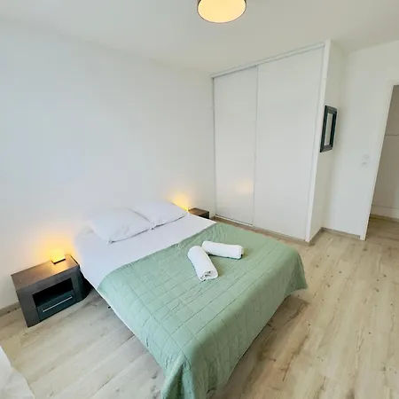 Апартаменты Avec Parking Proche Centre La Rochelle *