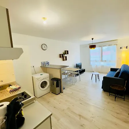 Avec Parking Proche Centre La Rochelle Ла-Рошель